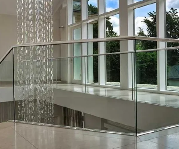 guarda-corpo-de-vidro-seguranca-estilo-e-modernidade-para-sua-casa-ou-empresa